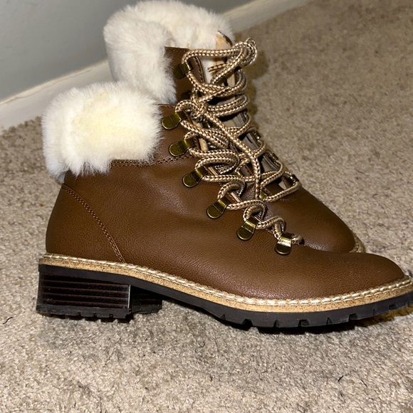 Leather bootie with faux fur!! Work twice!! So cute, match with shearling coat!! - Picture 4 of 4